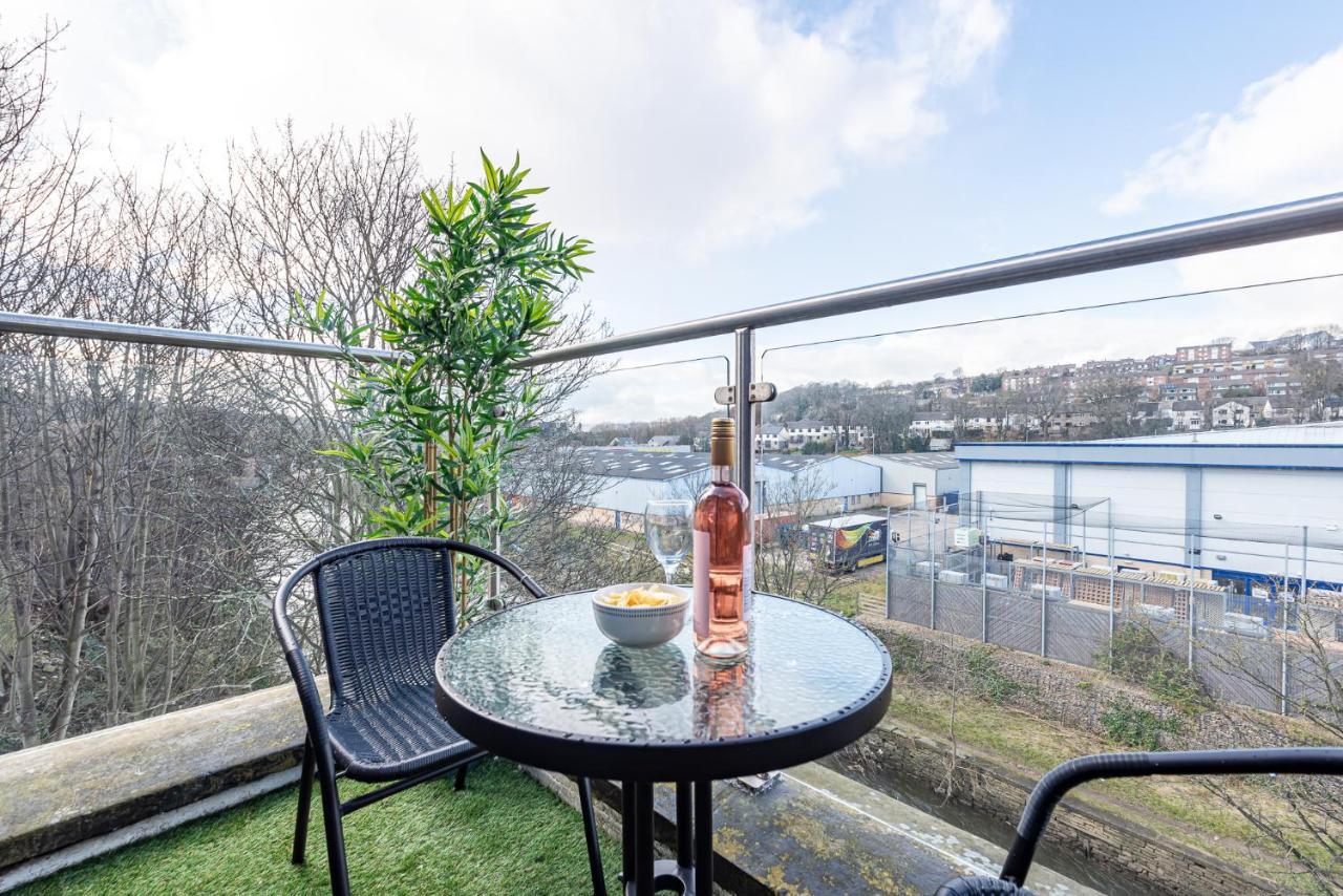 Riverside Balcony Apartment With Parking Just Minutes To Saltaire Shipley (West Yorkshire) Exterior photo